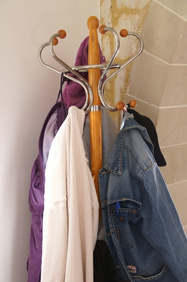 PICT1756 small clothes rack Kalyves.jpg - 150200 Bytes